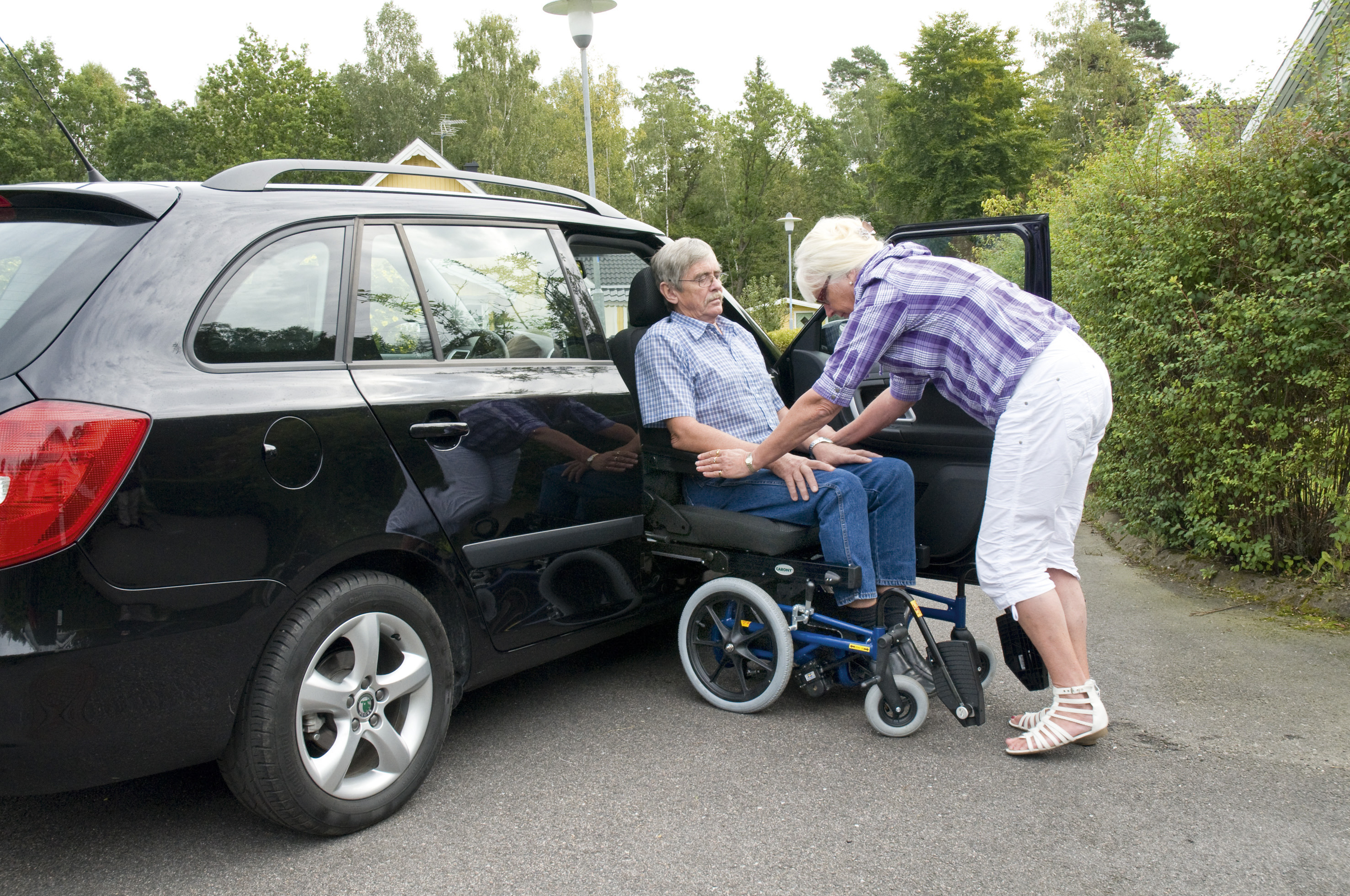 【大阪発信】クルマへの移乗の方法の話　～のりこみ楽々！回転シート　ターンアウト～