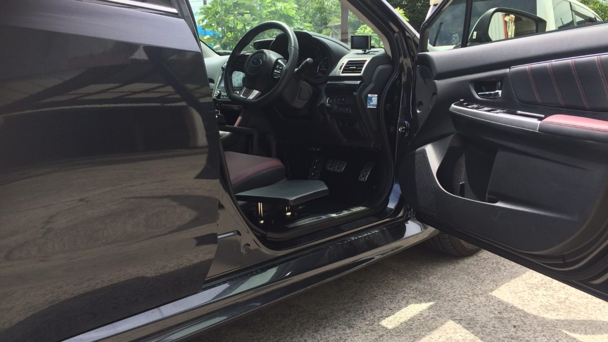 スバル　レボーグ　X　運転席サイドサポートシートの福祉車両改造事例2