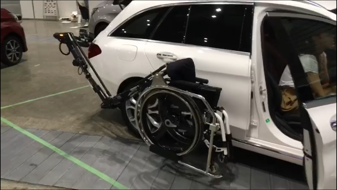 障がい者の方の車いす収納方法の最前線